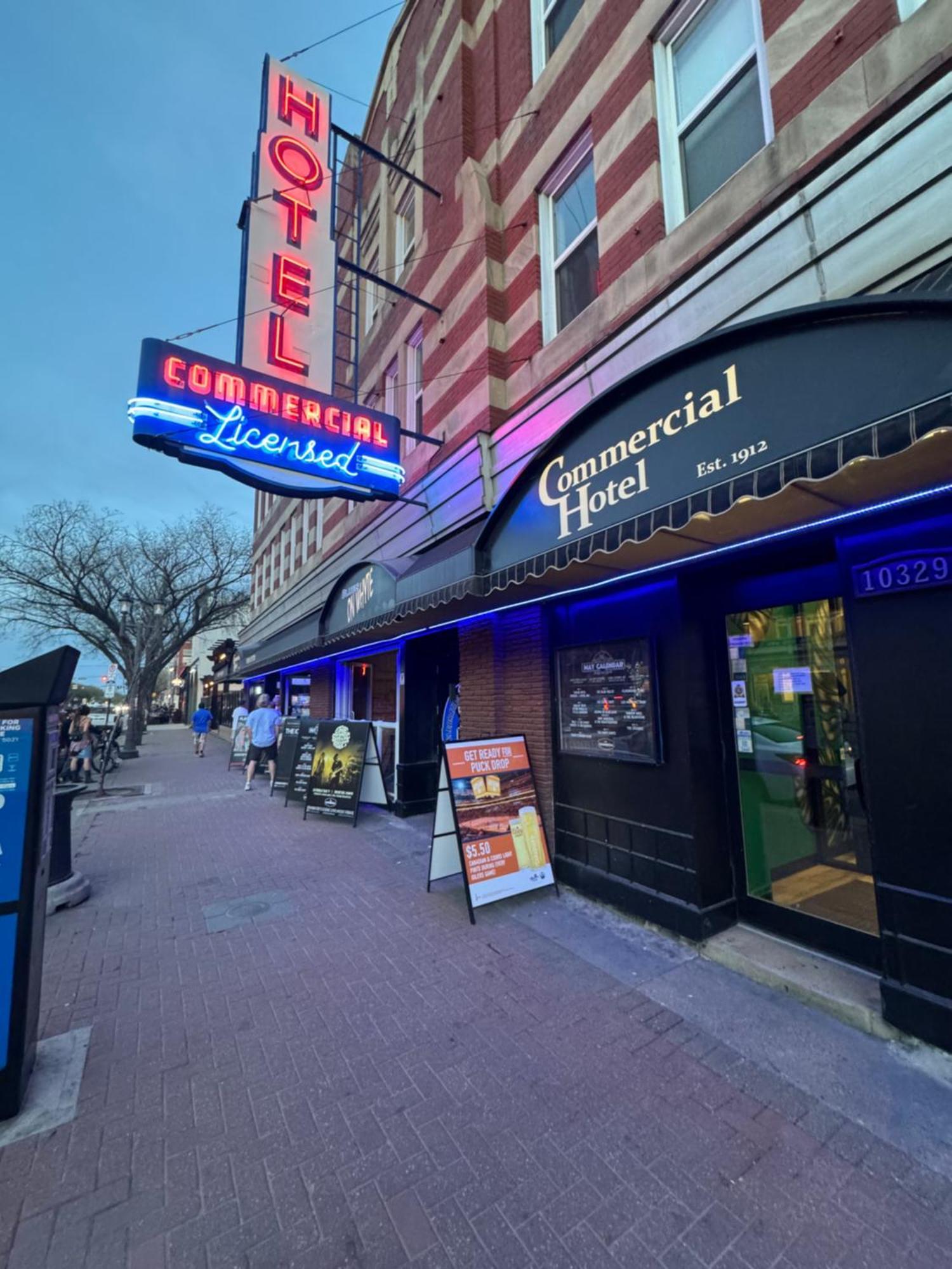 Commercial Hotel 埃德蒙顿 外观 照片